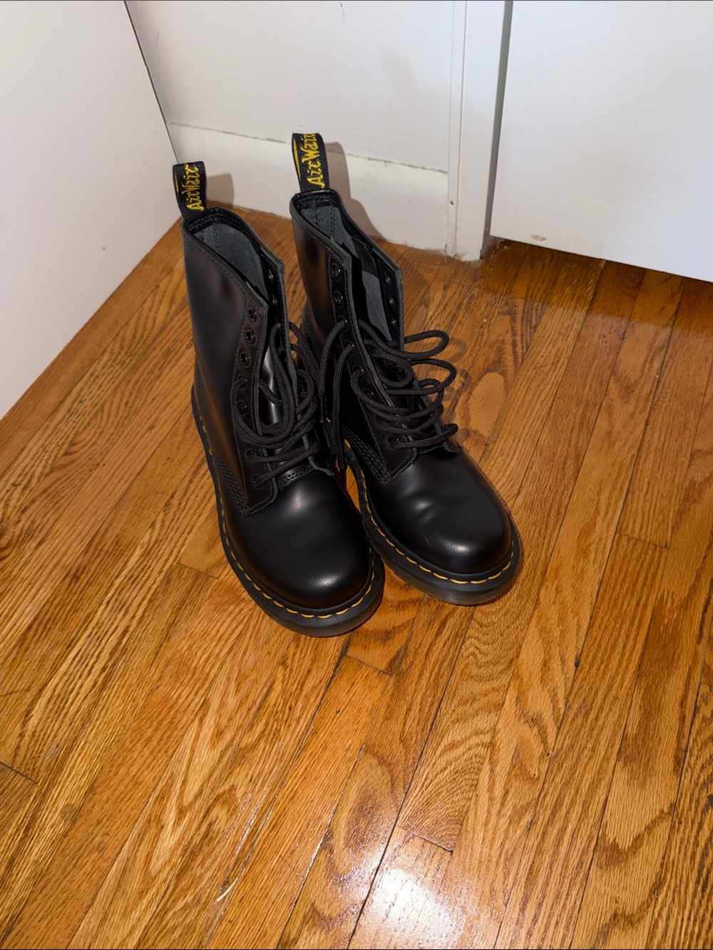 Dr. Martens 1460s Women - Picture 2 of 4